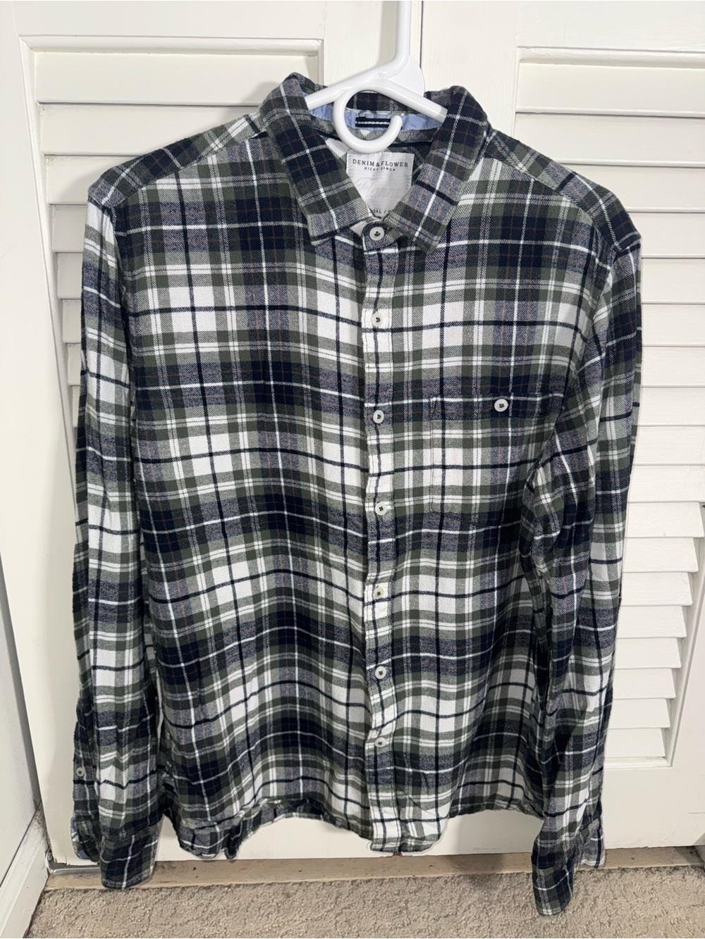 Denim & Flower Menās Navy, Green & White Plaid Button-Down Shirt